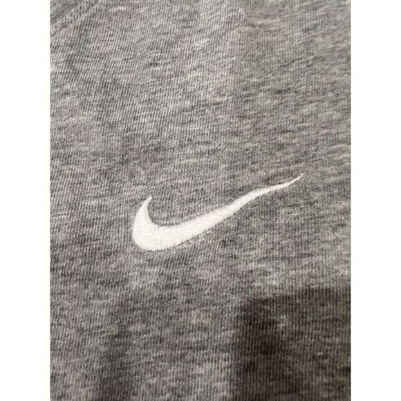 Nike embroidered Logo T-shirt size XL - Picture 4 of 6